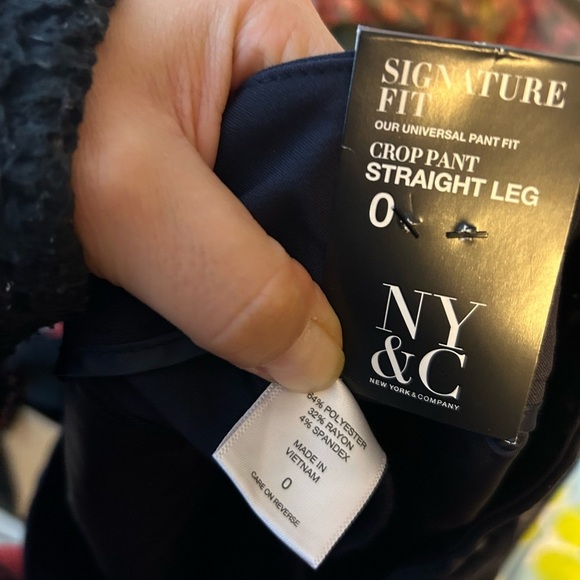 NWT Ny & Company Navy Blue Signature Fit Straight Leg Ankle Crop Pants - Picture 4 of 4